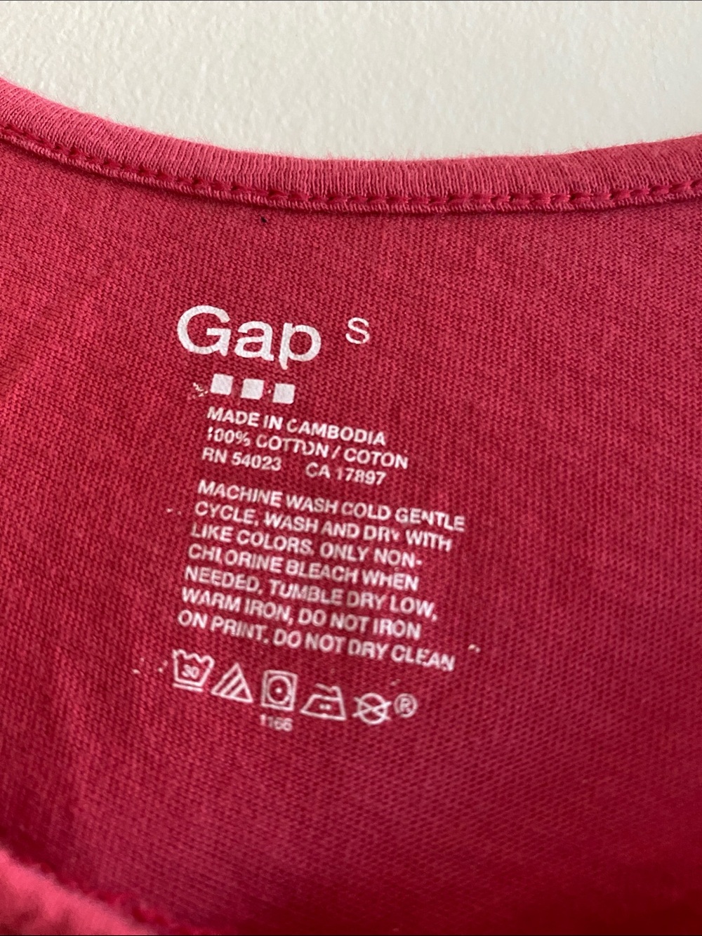 ๐3 for $25โจ GAP Raspberry Ruffle Sleeve Tank Top - Picture 2 of 5